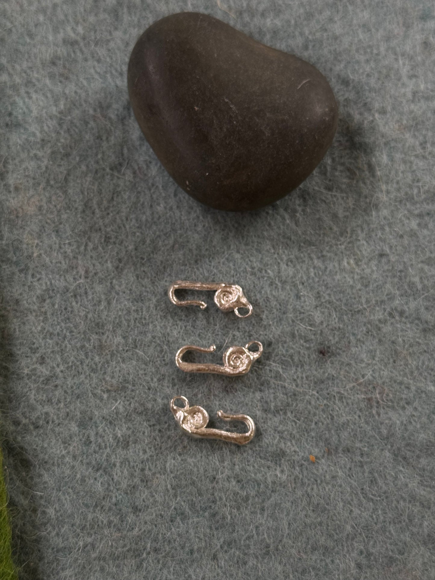 clasps